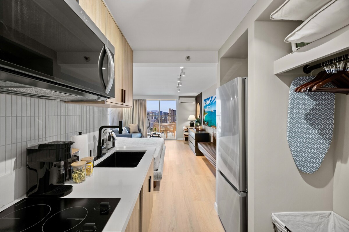 41F-Stunning High-FL Studio w/Ocean & City Views