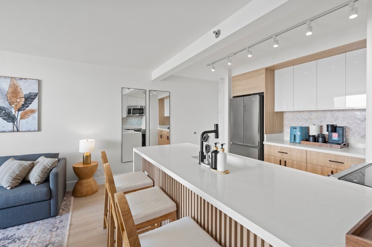 28FL-Upscale Ocean & Diamond Head View-1BR/Parking