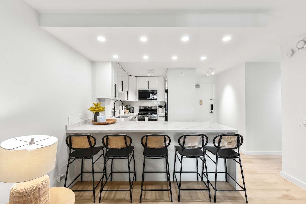 Stunning 2BR/2BA *Near Waikiki Beach+Free Parking!