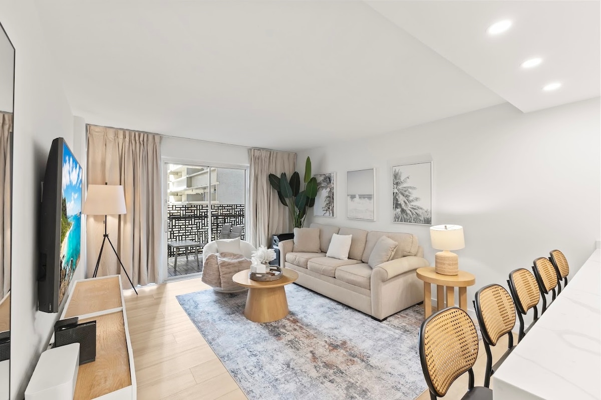 Stunning 2BR/2BA *Near Waikiki Beach+Free Parking!