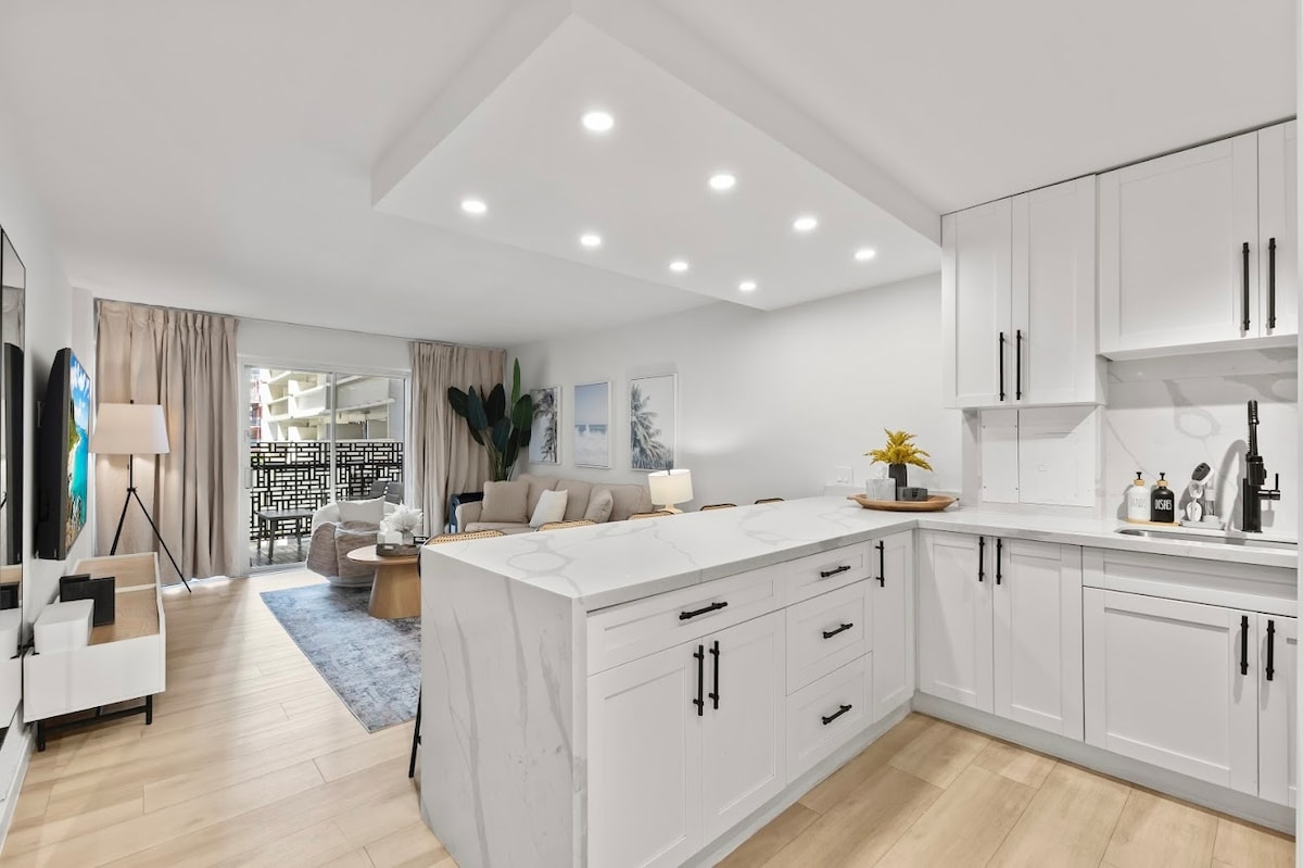 Stunning 2BR/2BA *Near Waikiki Beach+Free Parking!