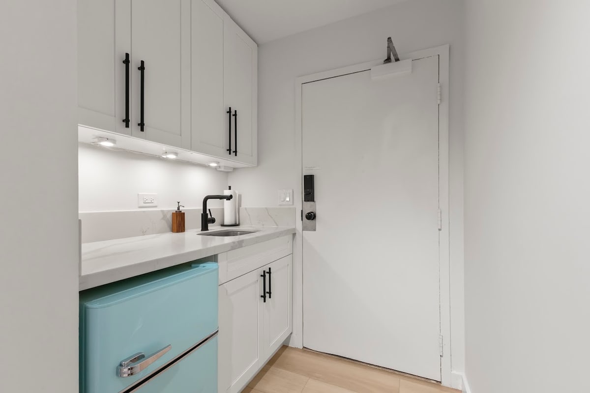 Stunning 2BR/2BA *Near Waikiki Beach+Free Parking!