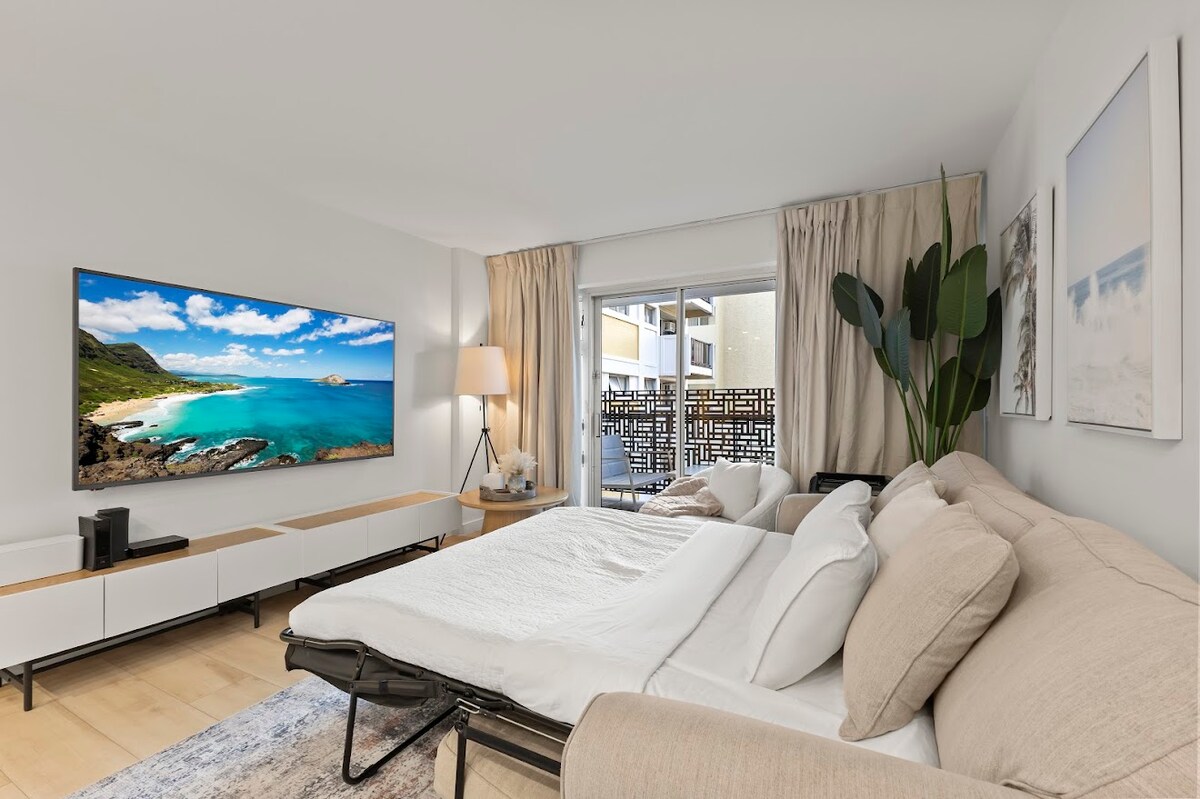 Stunning 2BR/2BA *Near Waikiki Beach+Free Parking!