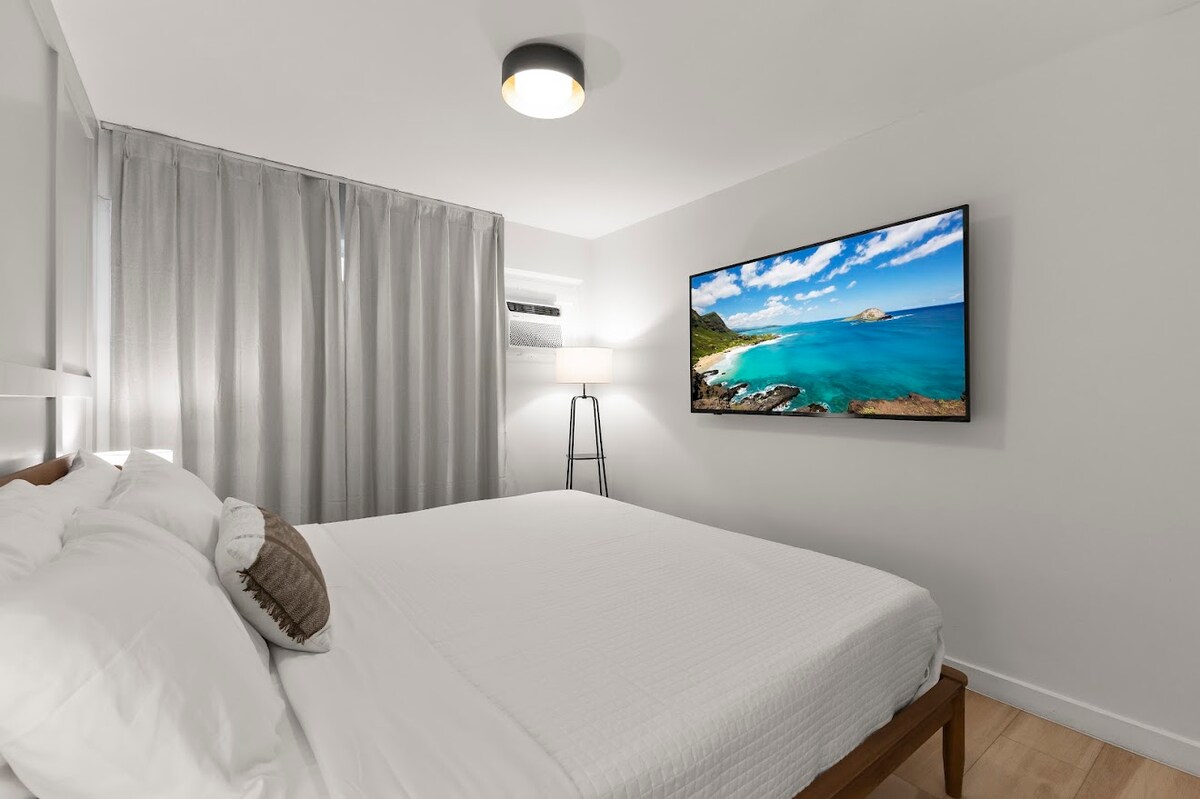 Stunning 2BR/2BA *Near Waikiki Beach+Free Parking!