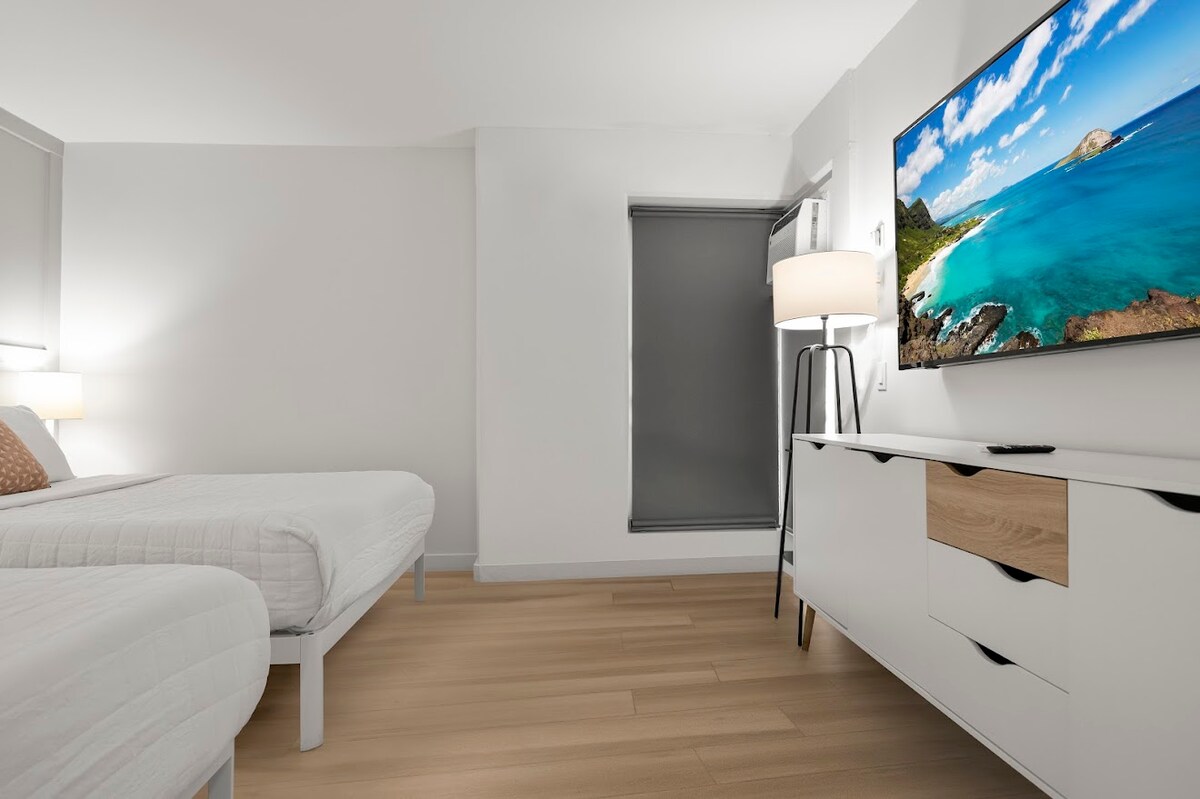 Stunning 2BR/2BA *Near Waikiki Beach+Free Parking!
