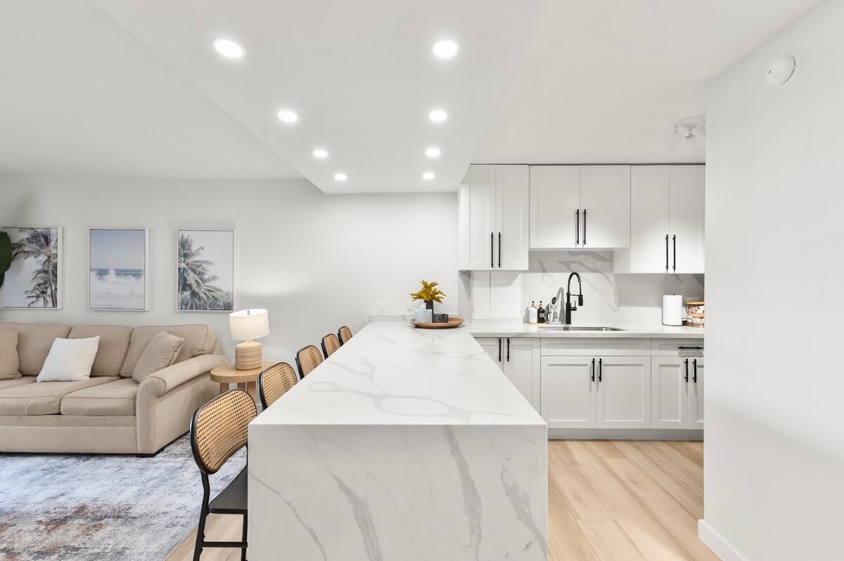 Stunning 2BR/2BA *Near Waikiki Beach+Free Parking!