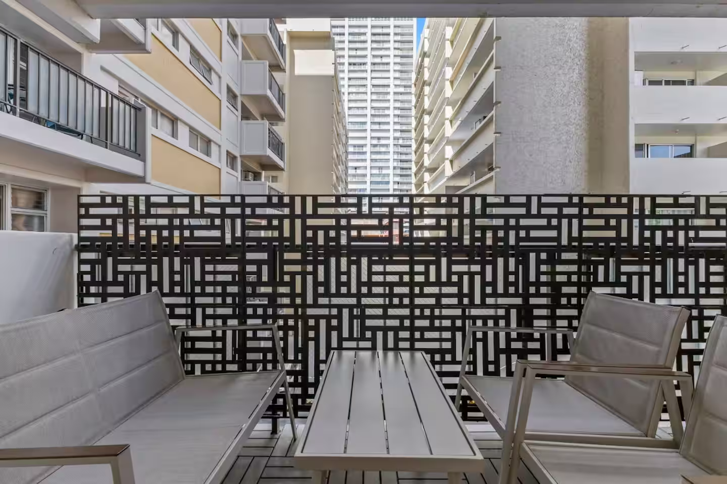 Stunning 2BR/2BA *Near Waikiki Beach+Free Parking!