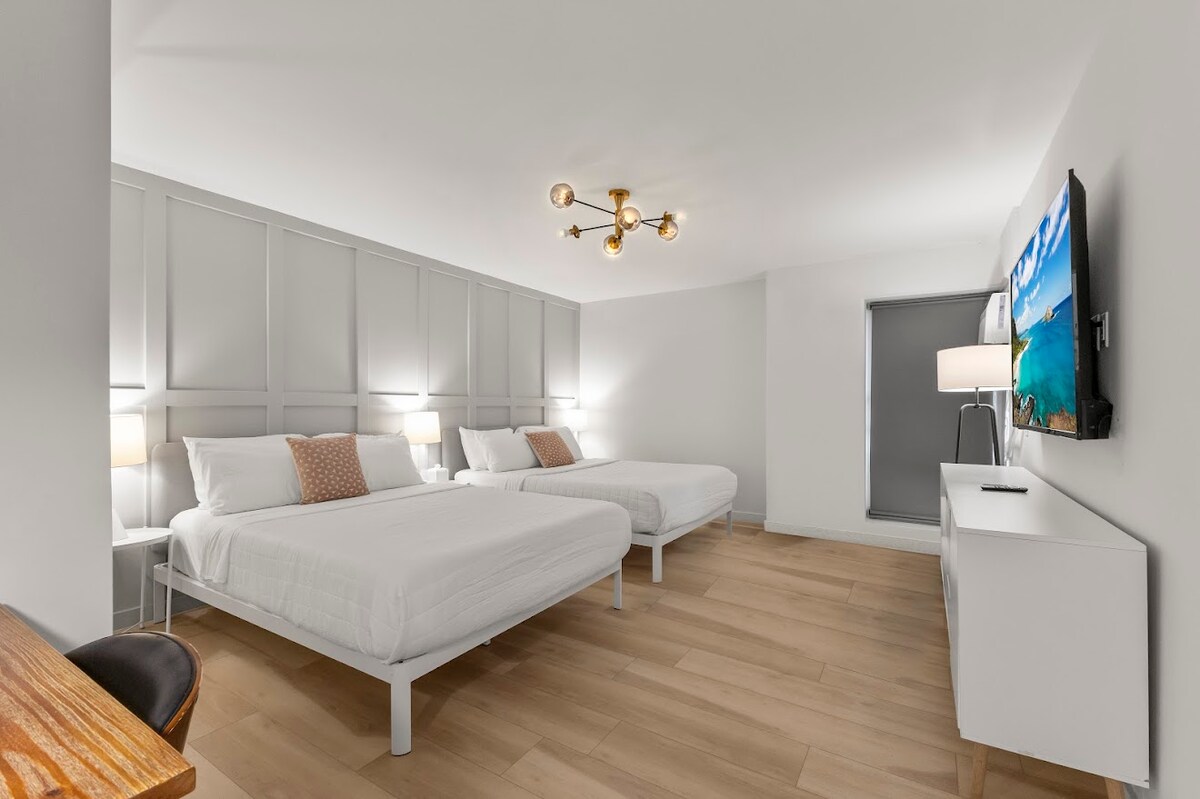 Stunning 2BR/2BA *Near Waikiki Beach+Free Parking!
