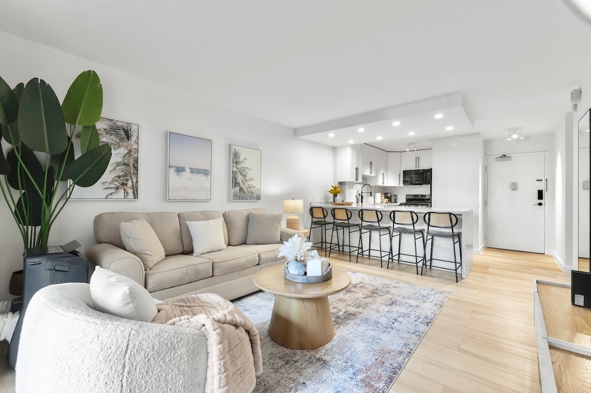 Stunning 2BR/2BA *Near Waikiki Beach+Free Parking!
