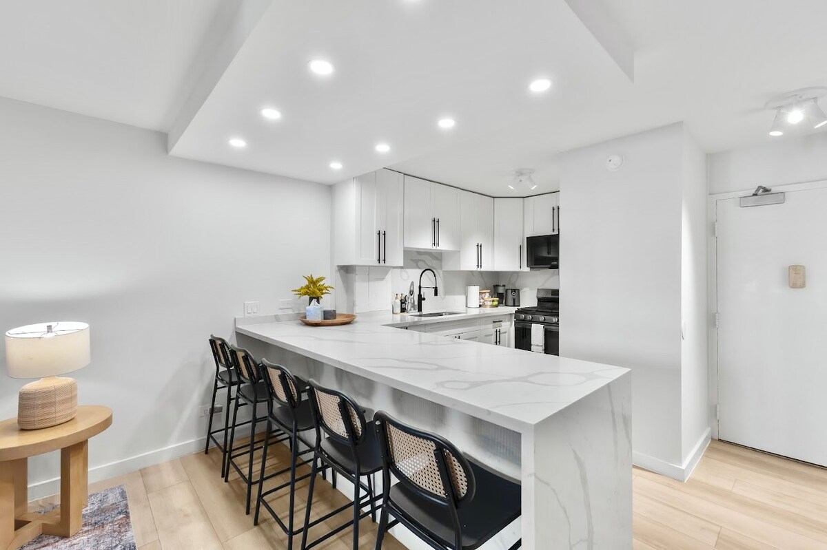 Stunning 2BR/2BA *Near Waikiki Beach+Free Parking!
