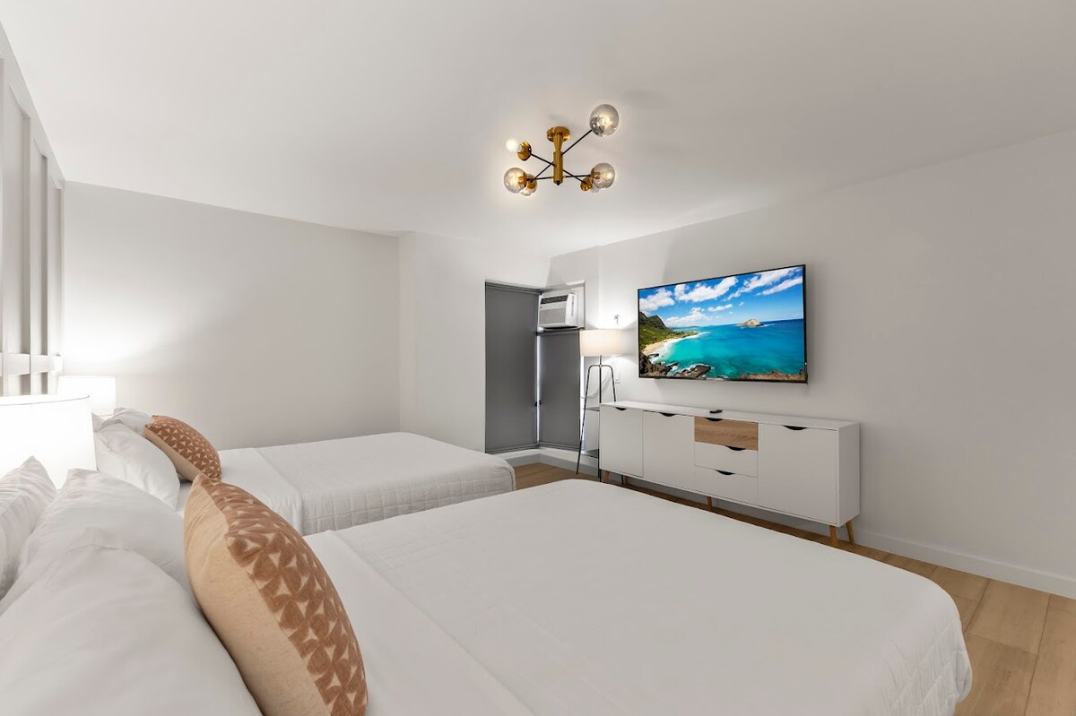 Stunning 2BR/2BA *Near Waikiki Beach+Free Parking!