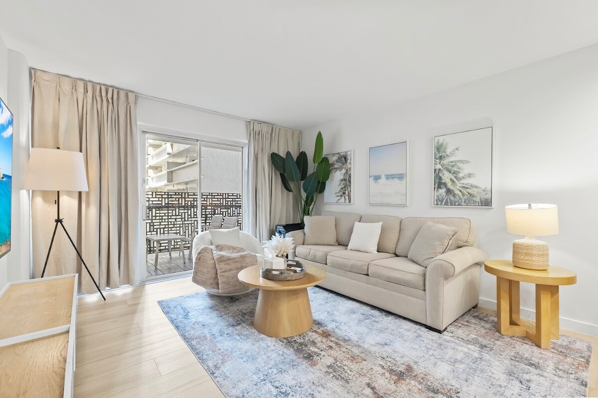 Stunning 2BR/2BA *Near Waikiki Beach+Free Parking!
