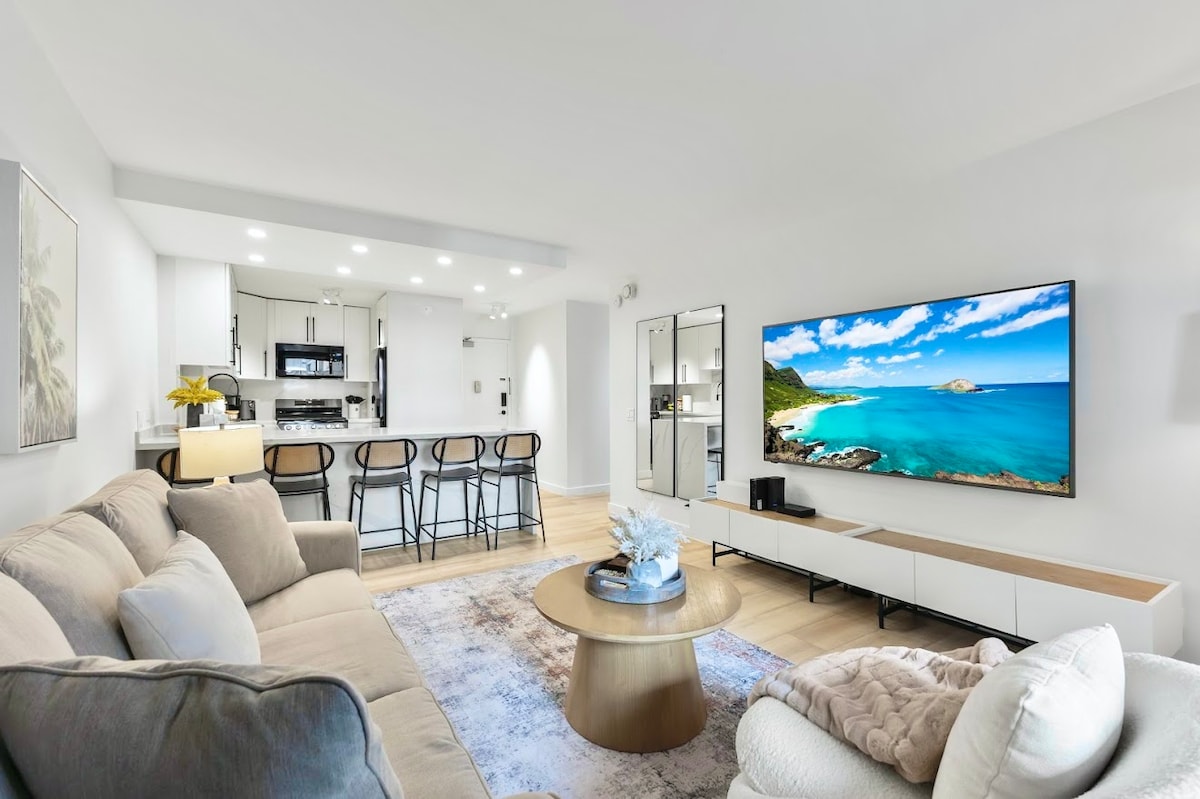 Stunning 2BR/2BA *Near Waikiki Beach+Free Parking!