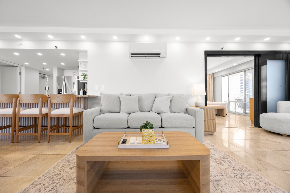 Beautiful Ilikai 2BR/2BTH Corner Suite-Waikiki