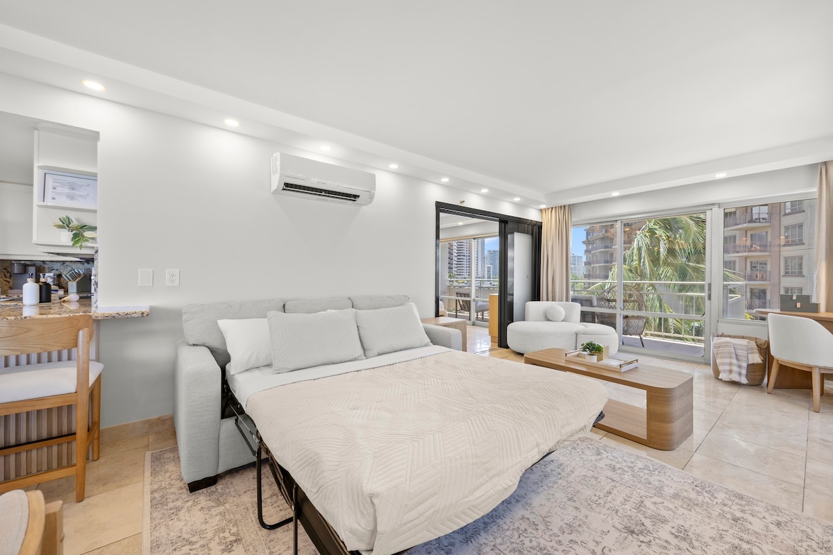 Beautiful Ilikai 2BR/2BTH Corner Suite-Waikiki