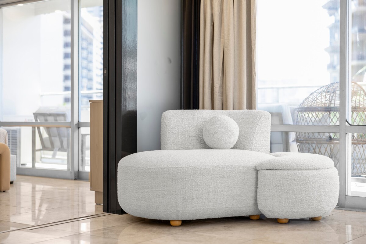 Beautiful Ilikai 2BR/2BTH Corner Suite-Waikiki