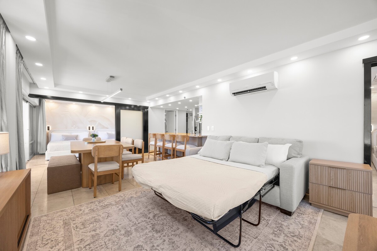 Beautiful Ilikai 2BR/2BTH Corner Suite-Waikiki