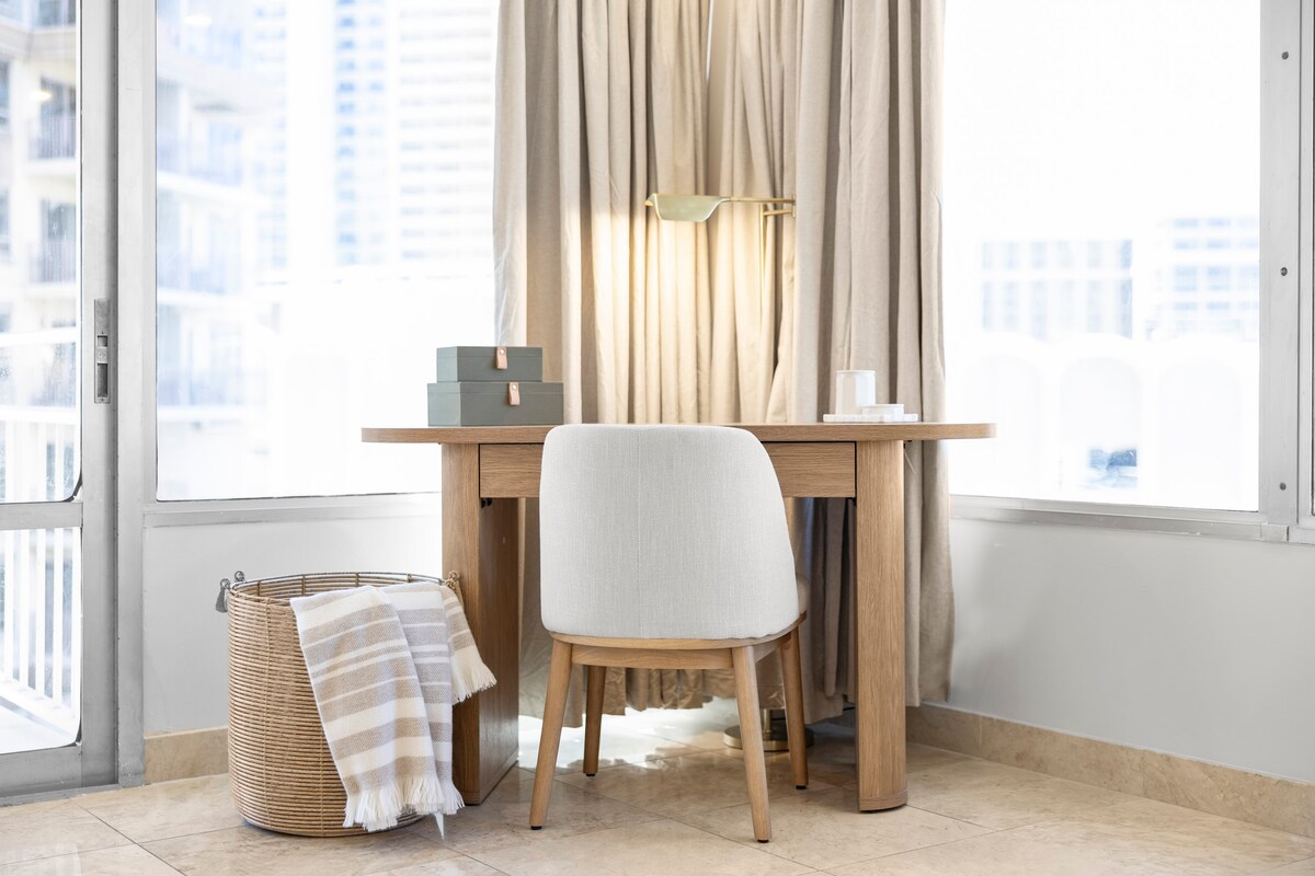 Beautiful Ilikai 2BR/2BTH Corner Suite-Waikiki
