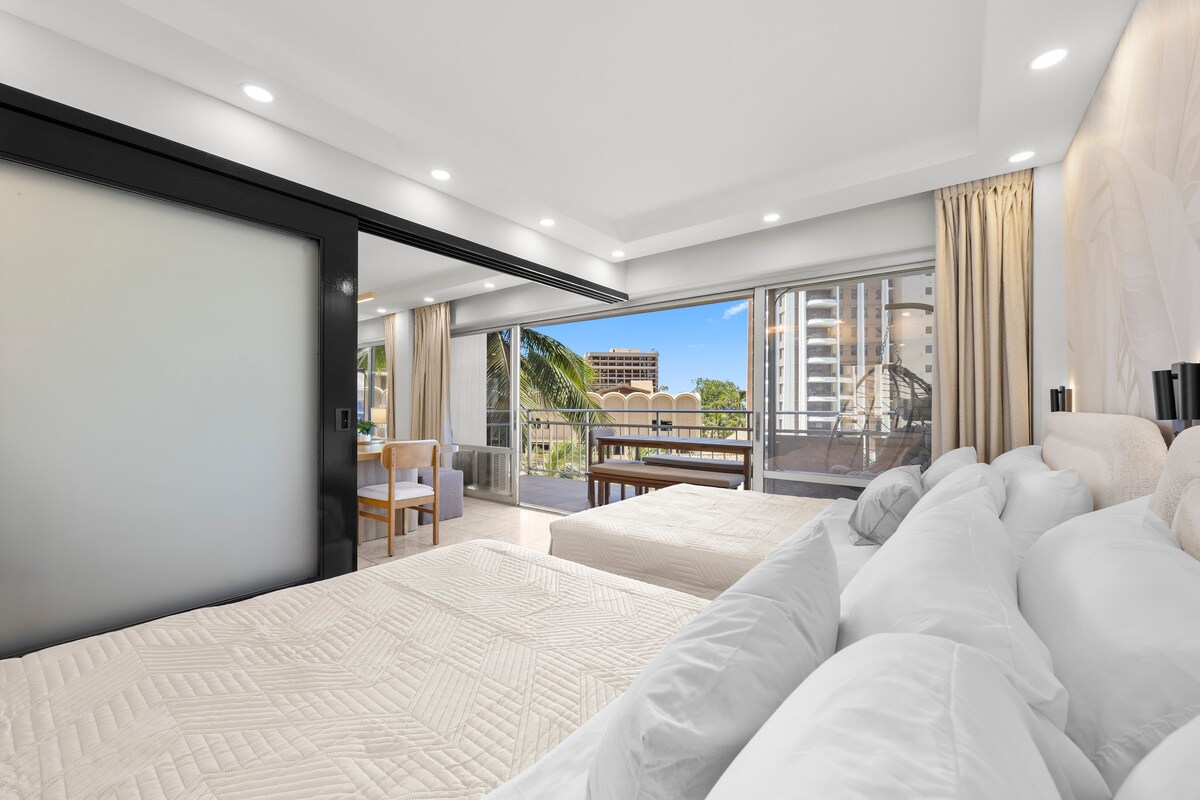 Beautiful Ilikai 2BR/2BTH Corner Suite-Waikiki