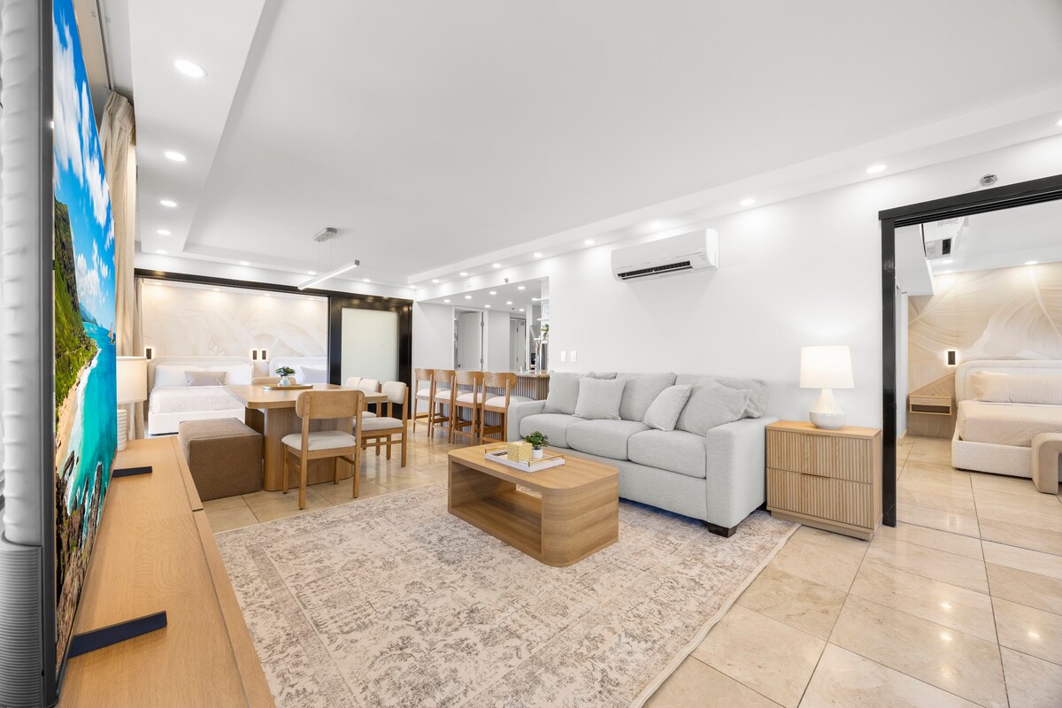 Beautiful Ilikai 2BR/2BTH Corner Suite-Waikiki