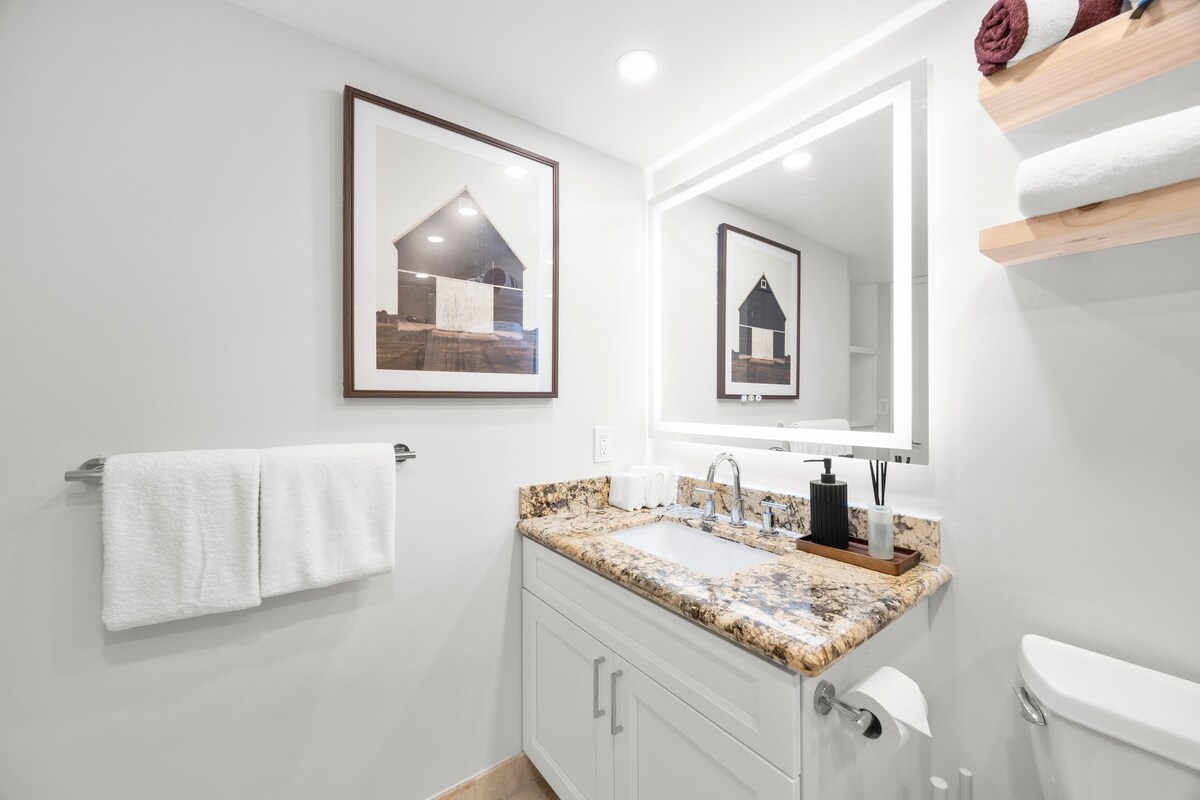 Beautiful Ilikai 2BR/2BTH Corner Suite-Waikiki