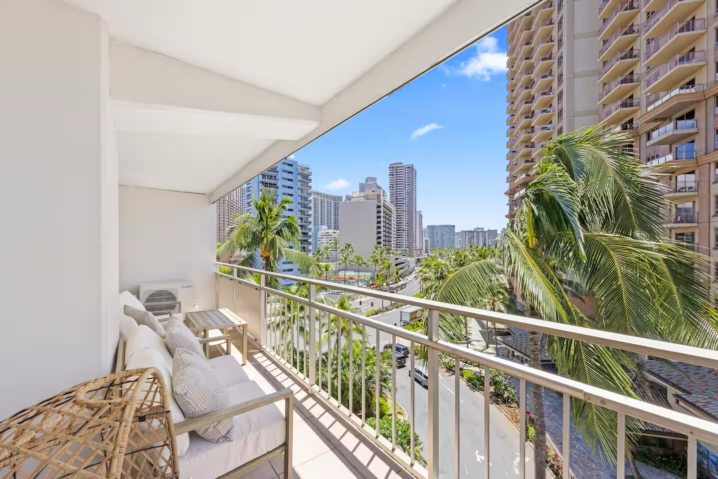 Beautiful Ilikai 2BR/2BTH Corner Suite-Waikiki