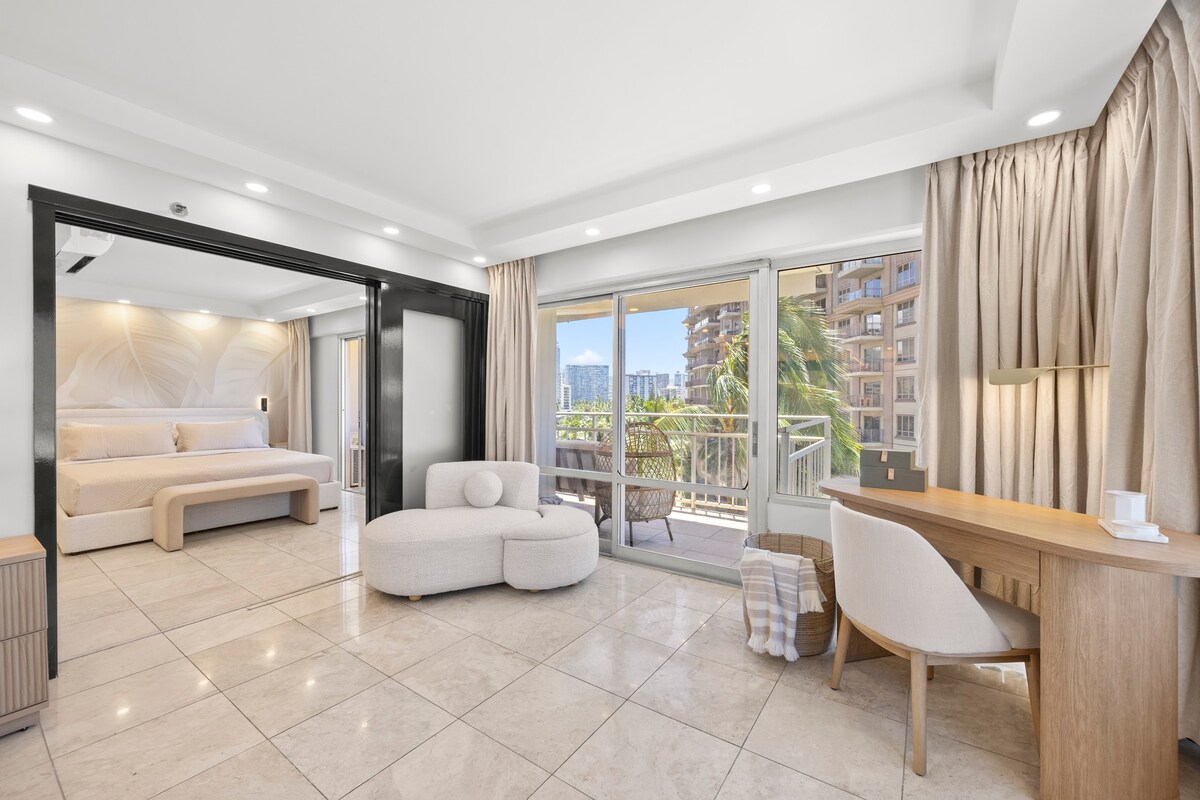 Beautiful Ilikai 2BR/2BTH Corner Suite-Waikiki