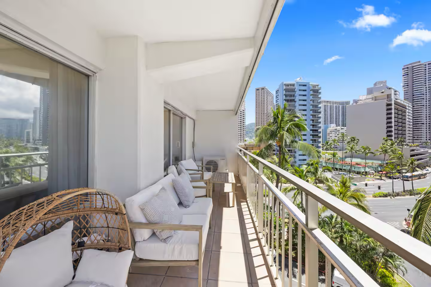 Beautiful Ilikai 2BR/2BTH Corner Suite-Waikiki