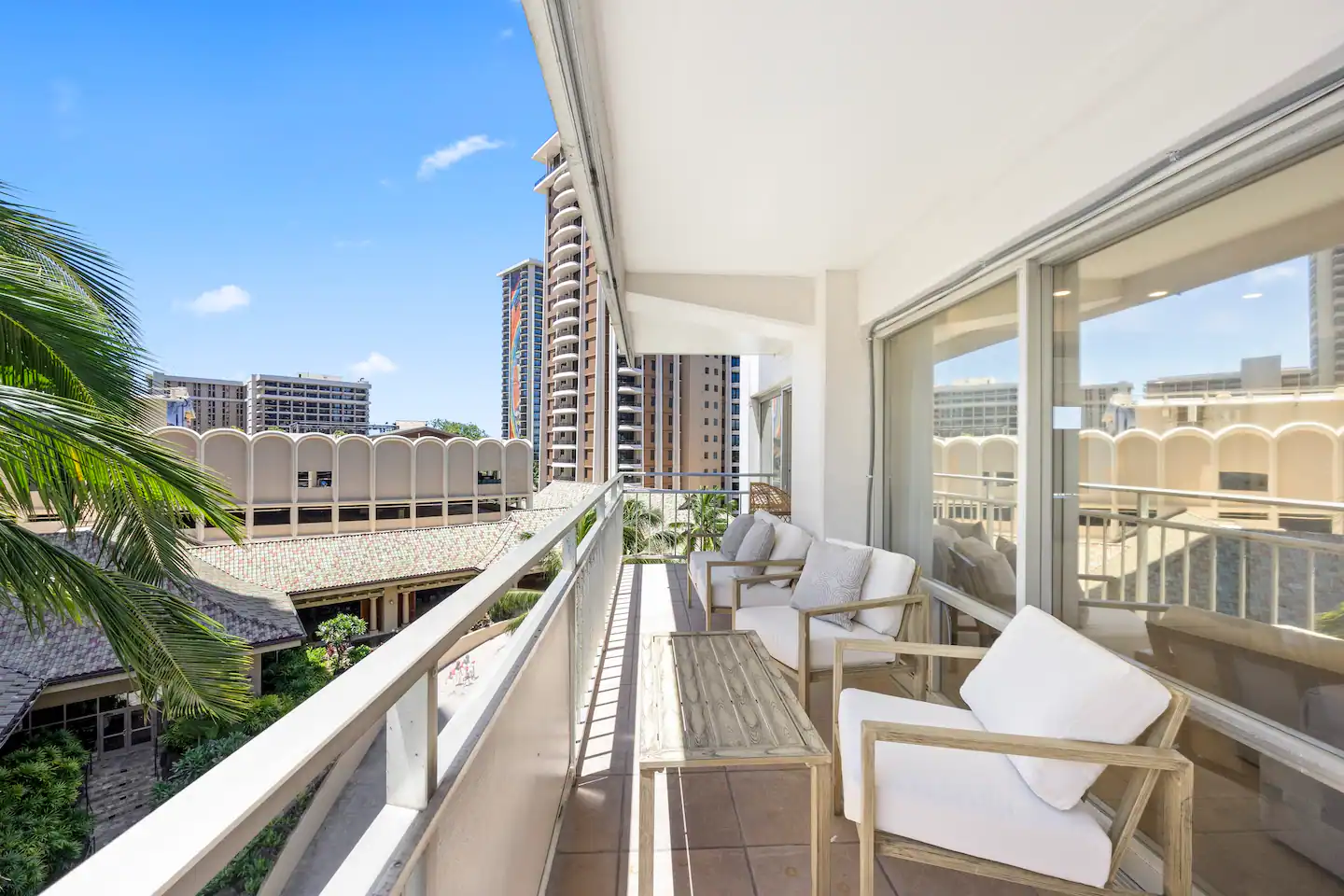 Beautiful Ilikai 2BR/2BTH Corner Suite-Waikiki