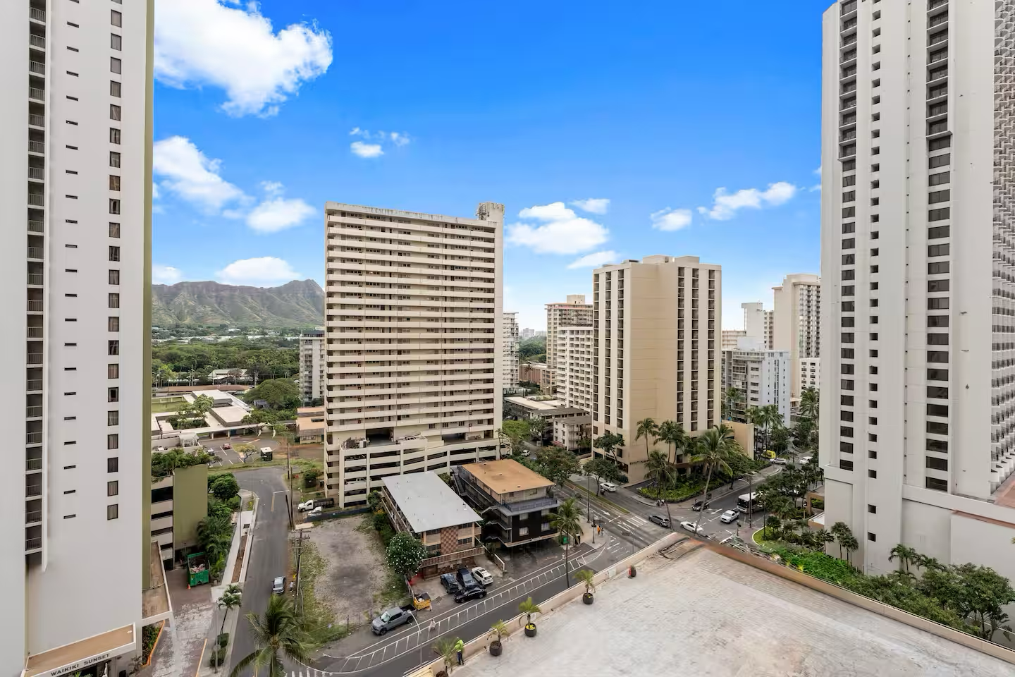 16F-Stunning Banyan DiamondHead View-1BR w/Parking