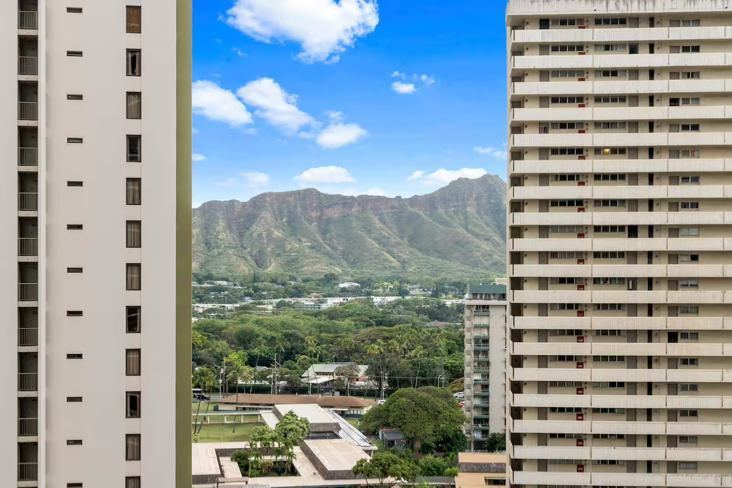 16F-Stunning Banyan DiamondHead View-1BR w/Parking