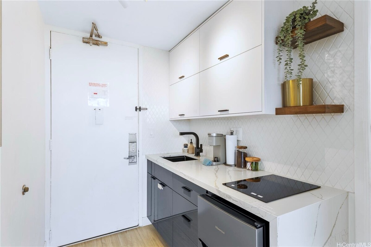 31FL-Upscale Ocean View Studio-2-min Walk to Beach