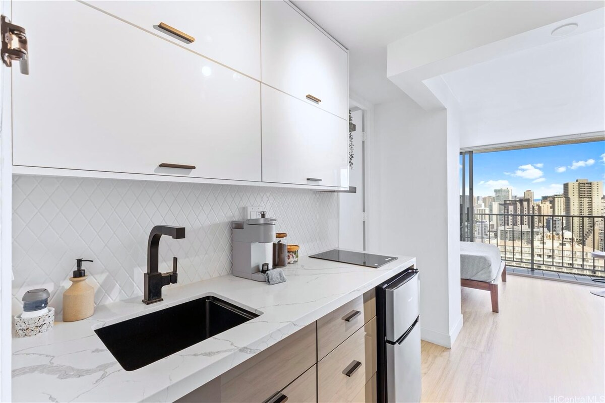 31FL-Upscale Ocean View Studio-2-min Walk to Beach