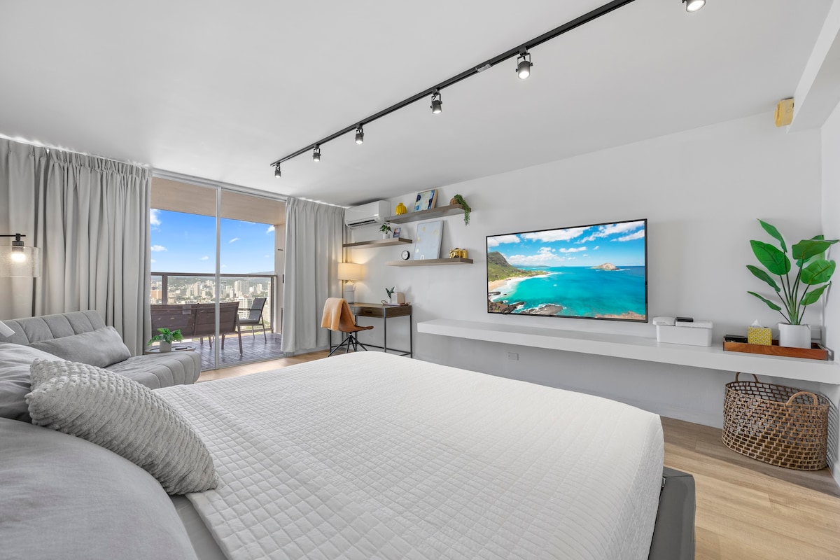 41F-Island Colony Studio-Ocean & City Skyline View