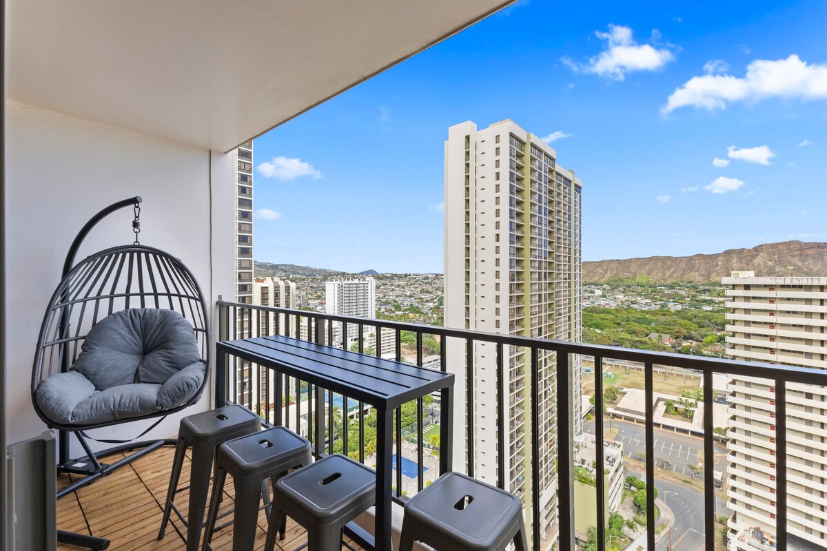 27F-Diamond Head & Ocean-View 1BR Condo w/Parking