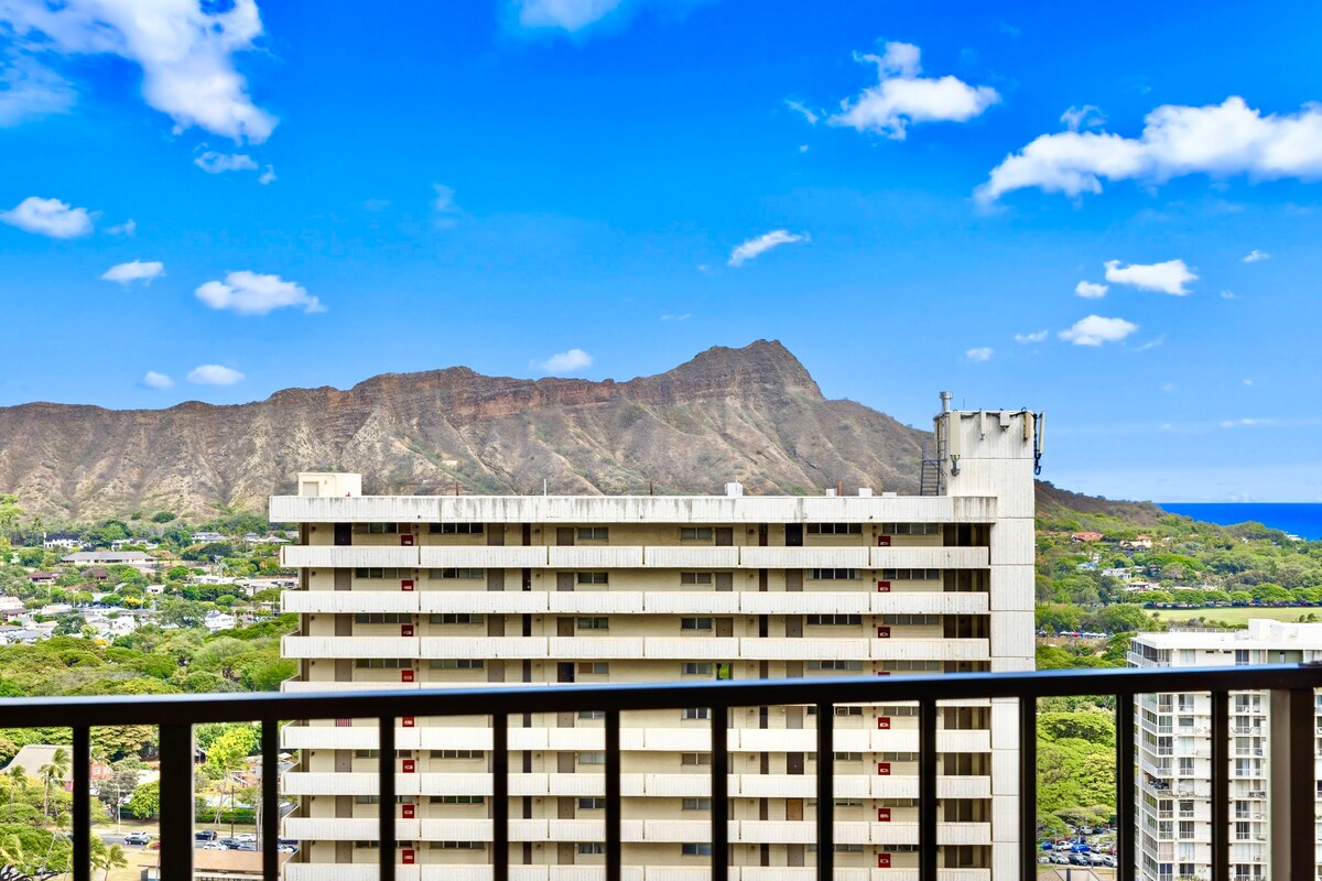 27F-Diamond Head & Ocean-View 1BR Condo w/Parking