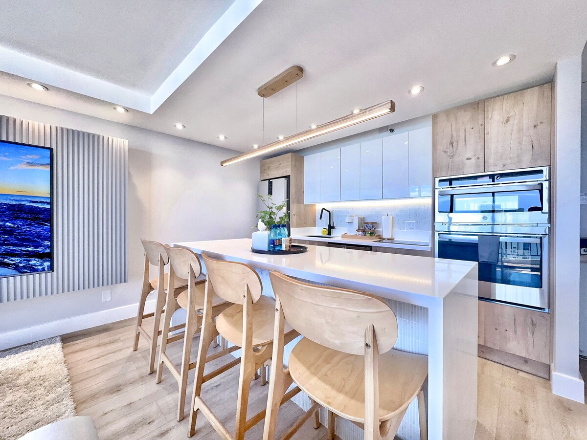 37F-Ultra Upscale Ocean View-Modern 1BR W/Parking!