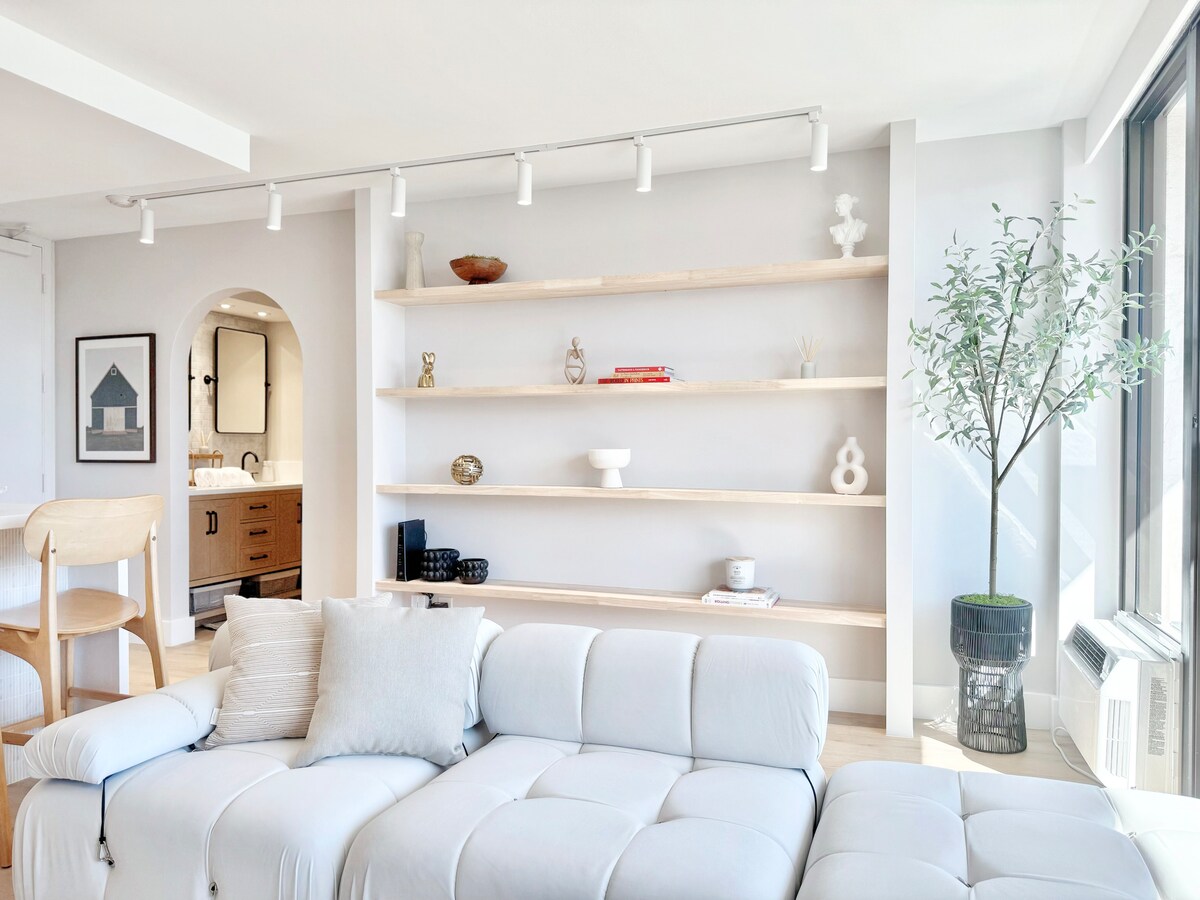 37F-Ultra Upscale Ocean View-Modern 1BR W/Parking!