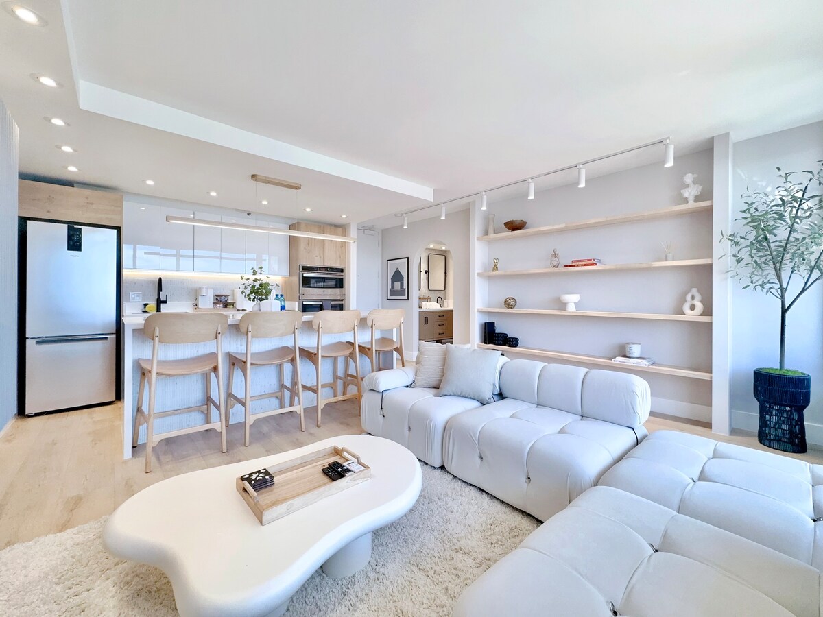 37F-Ultra Upscale Ocean View-Modern 1BR W/Parking!