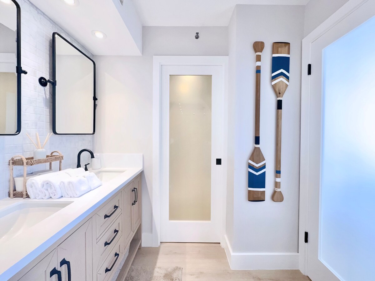 37F-Ultra Upscale Ocean View-Modern 1BR W/Parking!