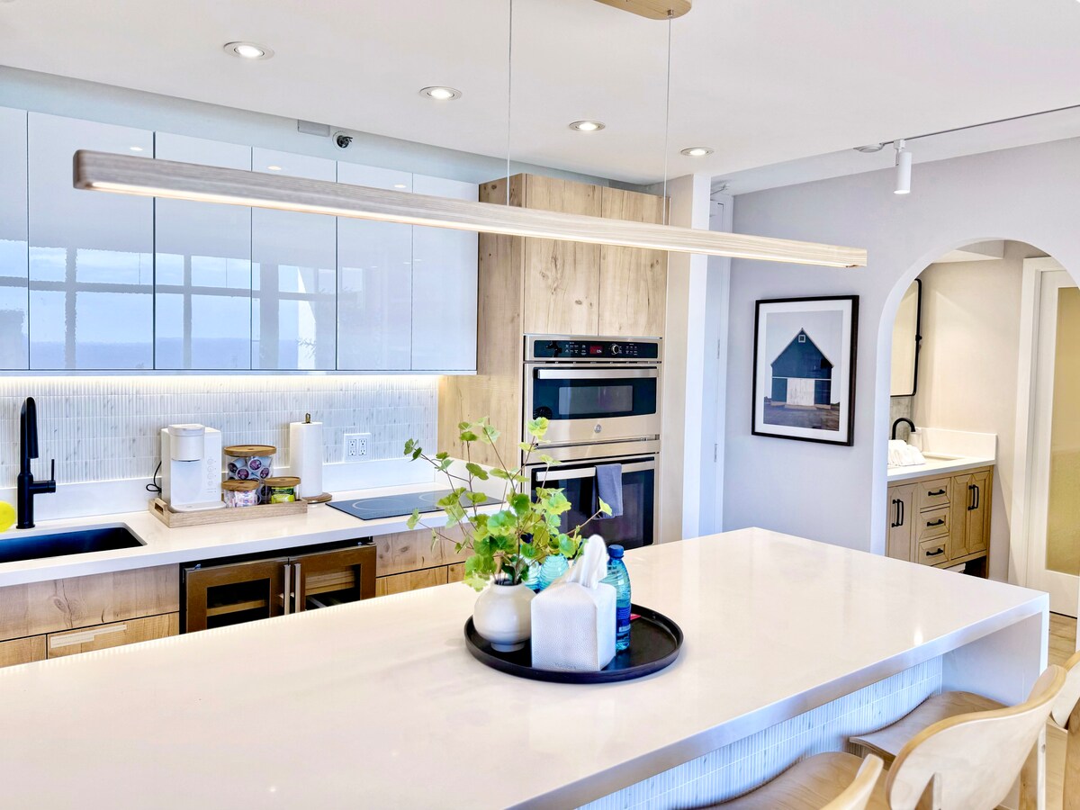 37F-Ultra Upscale Ocean View-Modern 1BR W/Parking!