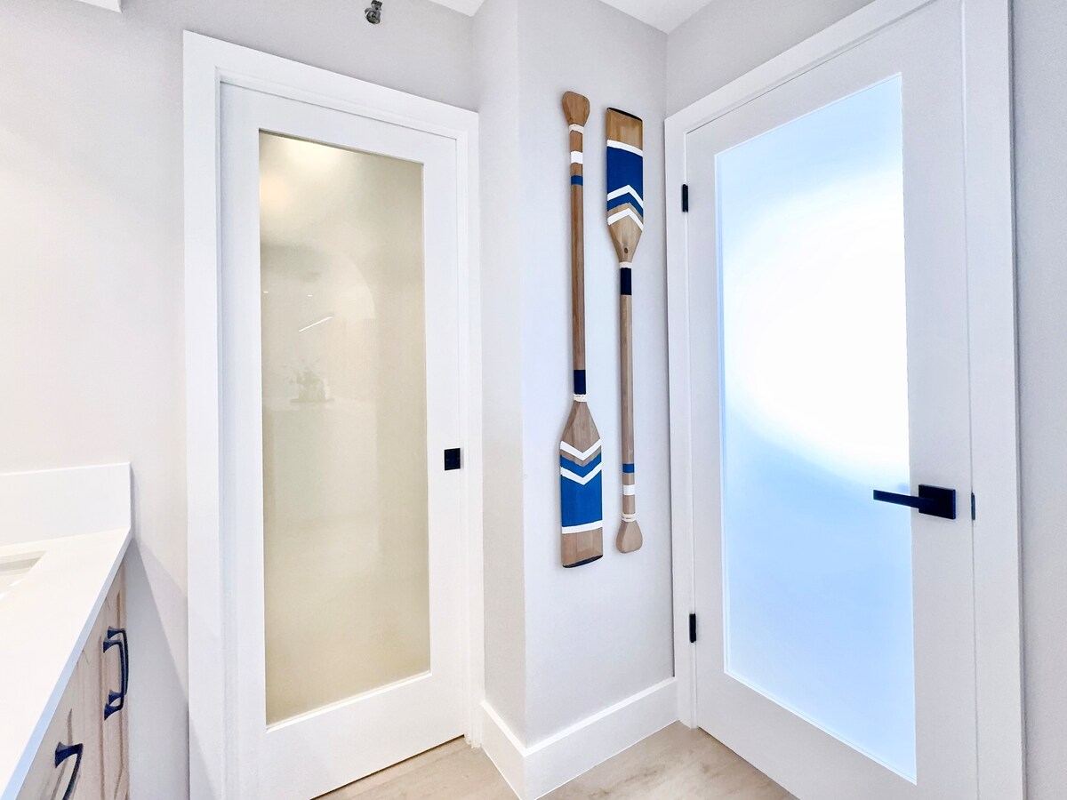 37F-Ultra Upscale Ocean View-Modern 1BR W/Parking!