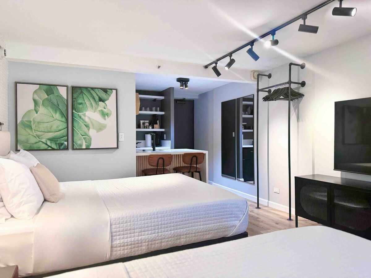 Modern Boutique-Central Waikiki Studio-Pool View