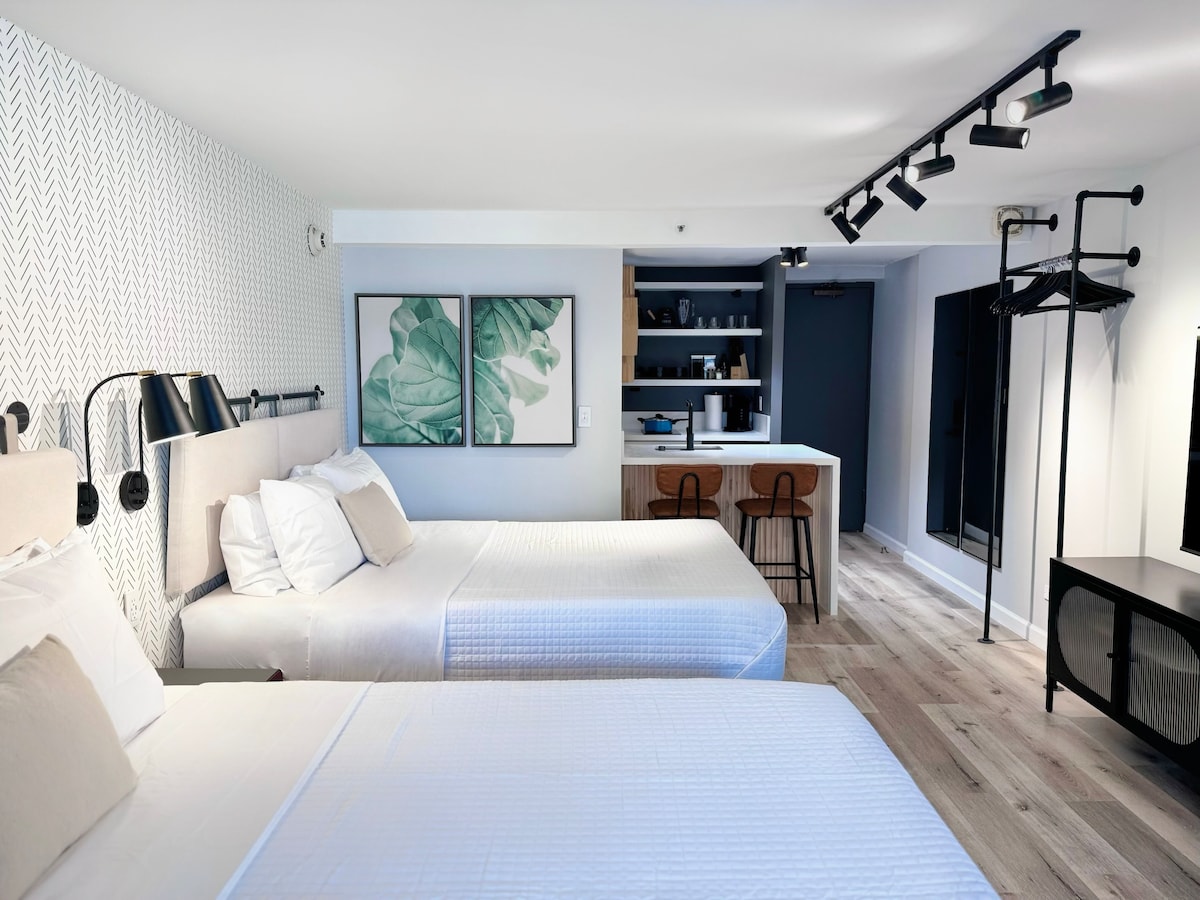 Modern Boutique-Central Waikiki Studio-Pool View