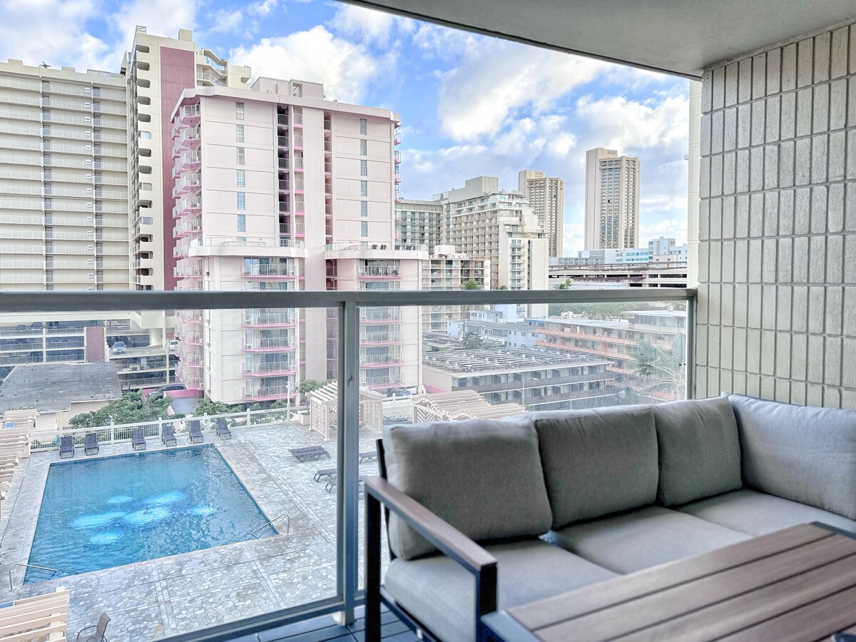 Modern Boutique-Central Waikiki Studio-Pool View
