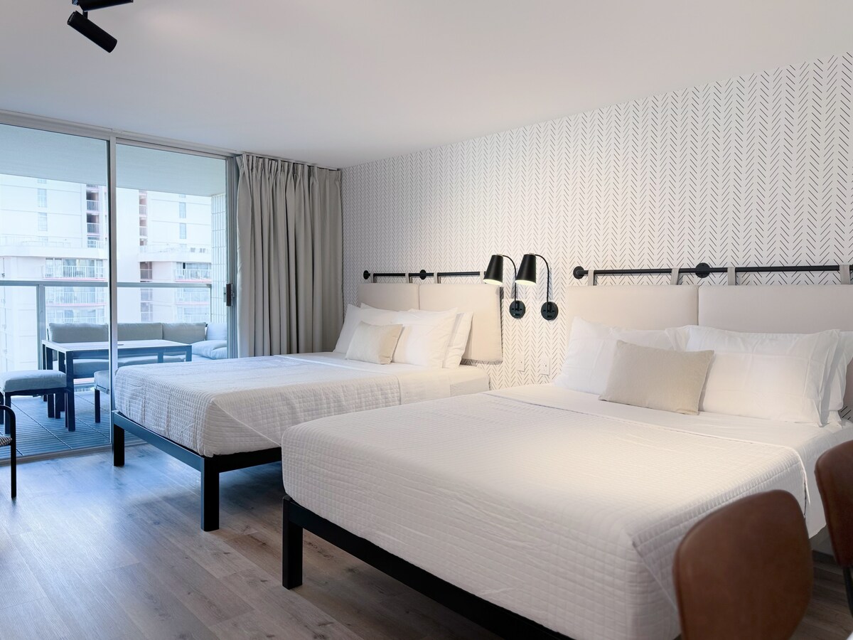 Modern Boutique-Central Waikiki Studio-Pool View