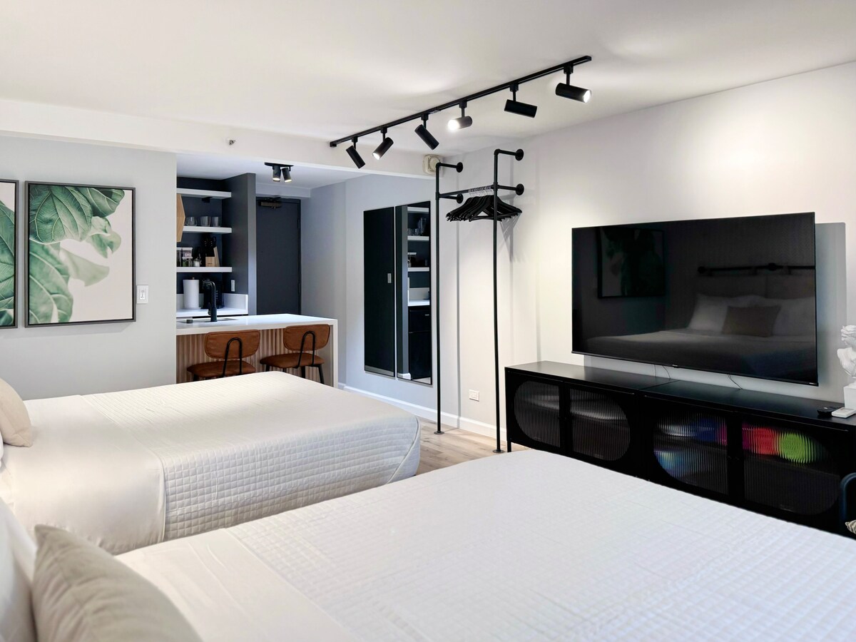 Modern Boutique-Central Waikiki Studio-Pool View