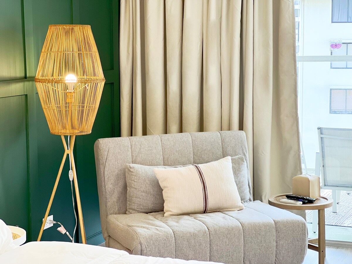 Elegant Island Gem- Newly Upgraded-Waikiki Studio.