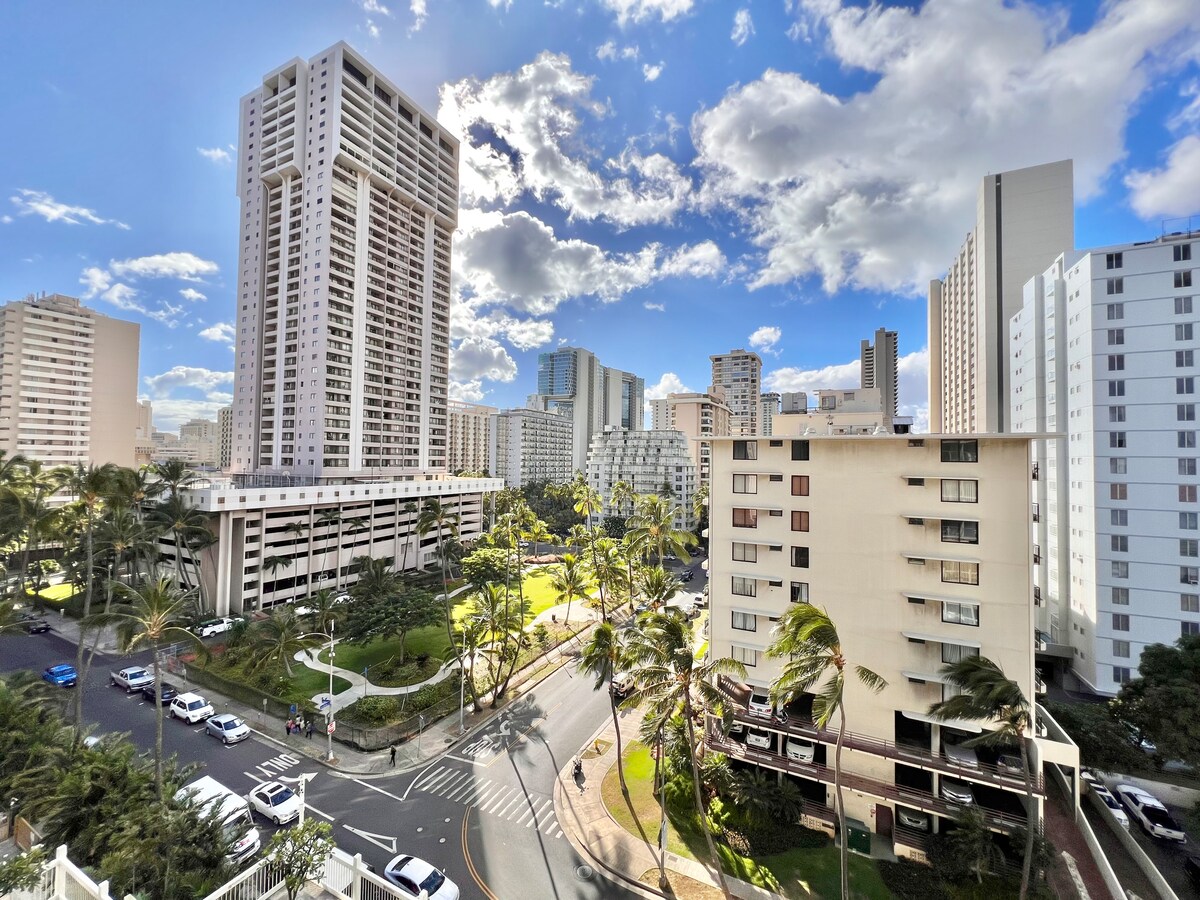 Elegant Island Gem- Newly Upgraded-Waikiki Studio.
