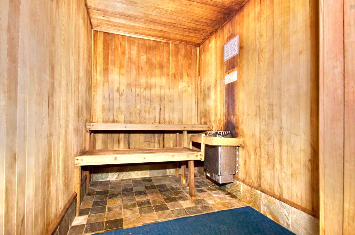 Elegant Island Gem- Newly Upgraded-Waikiki Studio.